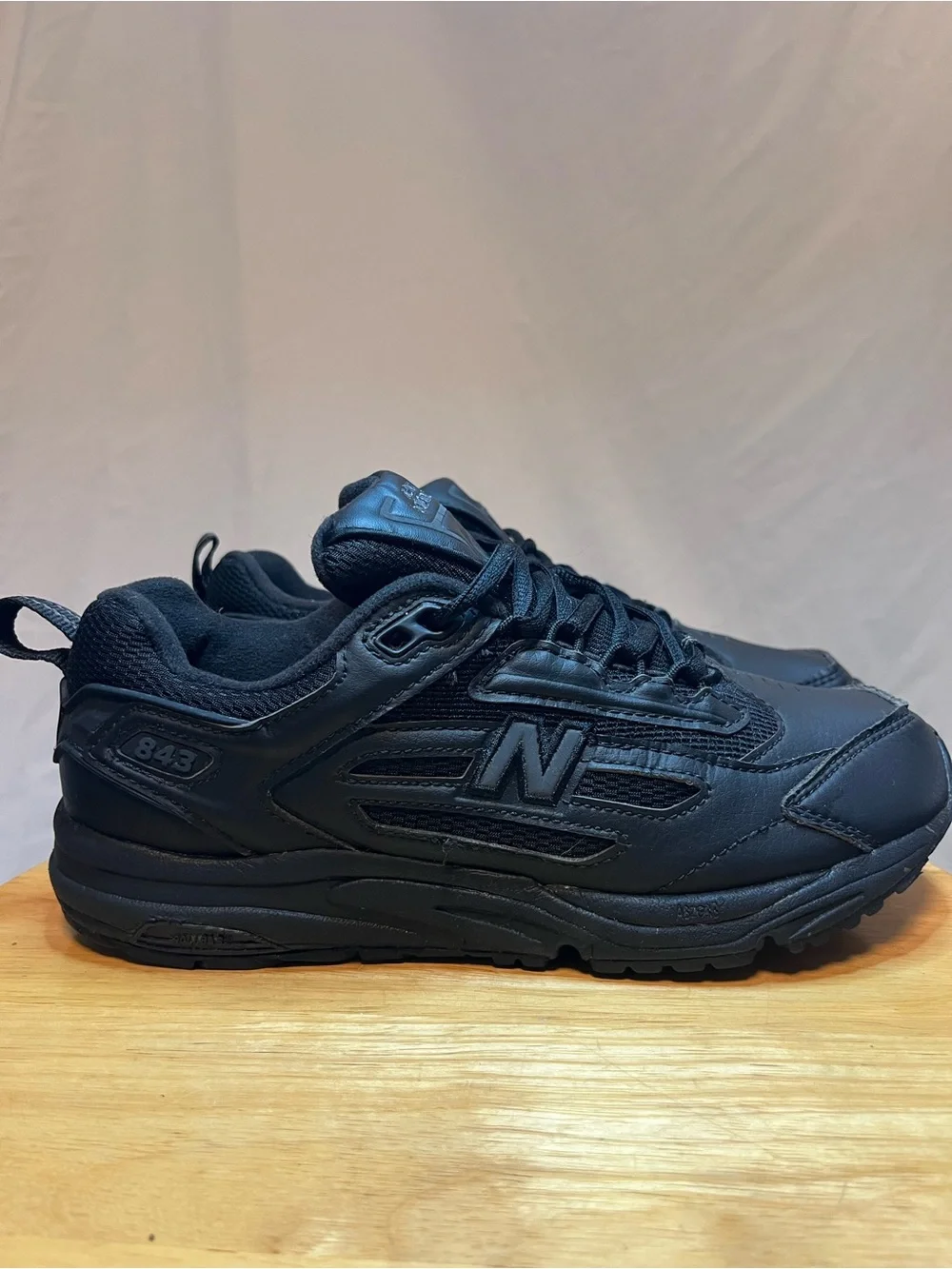 New Balance 843 Women’s Black Walking Shoes WW843BK Size 7.5